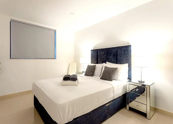 Bnbnova - Seafront 2br With Terrace 아파트 Saint Julian's