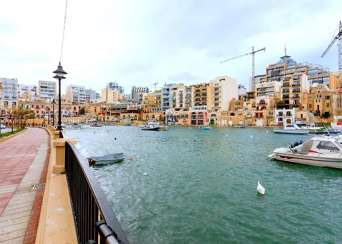 Bnbnova - Seafront 2br With Terrace Saint Julian's