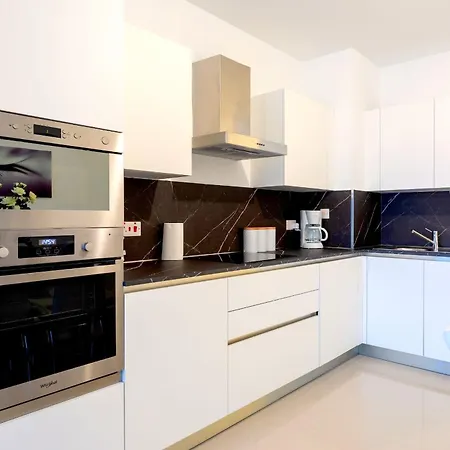 Bnbnova - Seafront 2br 2ba With Terrace Saint Julian's