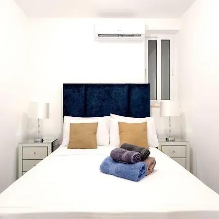 Bnbnova - Seafront 2br With Terrace