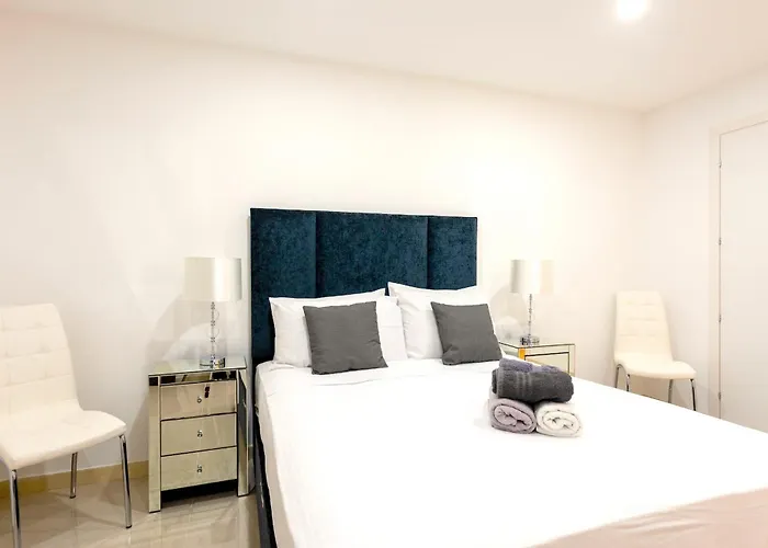 Bnbnova - Seafront 2br With Terrace Apartament