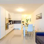 Bnbnova - Seafront 2br 2ba With Terrace Apartman